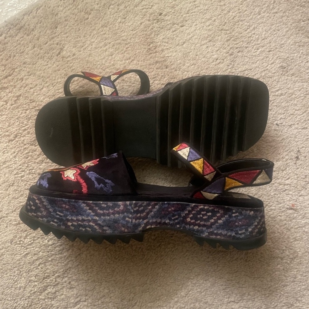 Embroidered Black Farm Rio Sandals - Picture 2 of 6